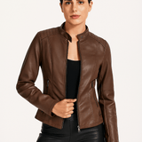 Giacca in pelle da donna – Taglio aderente – Collo dritto – Maniche lunghe – Tasche con cerniera