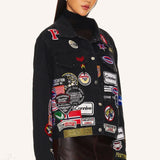 Cappotto con colletto in denim con stemma multiplo