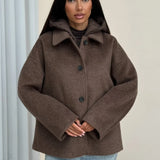 Cappotto in misto lana con revers a lancia e vestibilità rilassata