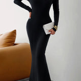 Abito a sirena con spalle scoperte