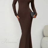 Abito a sirena con spalle scoperte