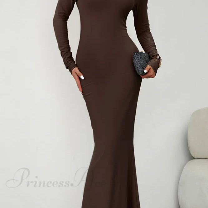 Abito a sirena con spalle scoperte