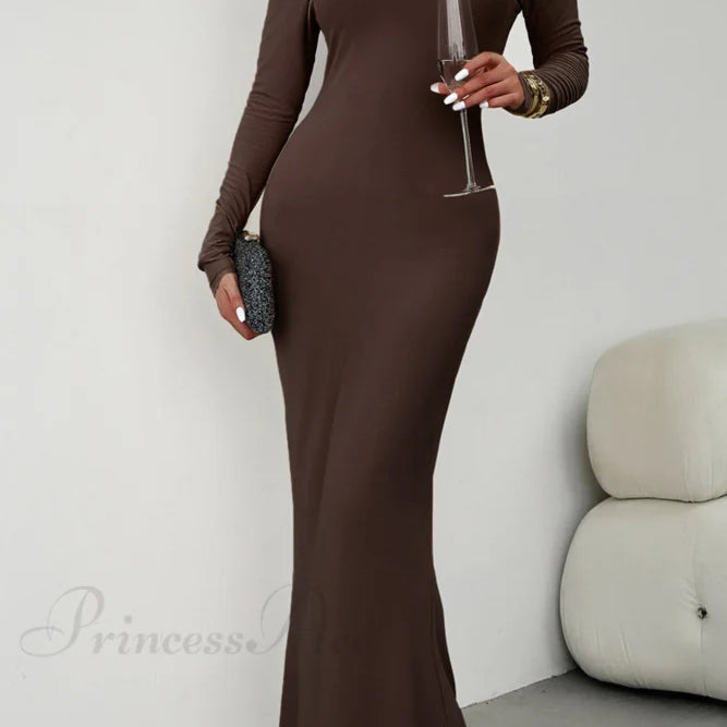 Abito a sirena con spalle scoperte