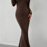 Abito a sirena con spalle scoperte