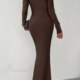 Abito a sirena con spalle scoperte