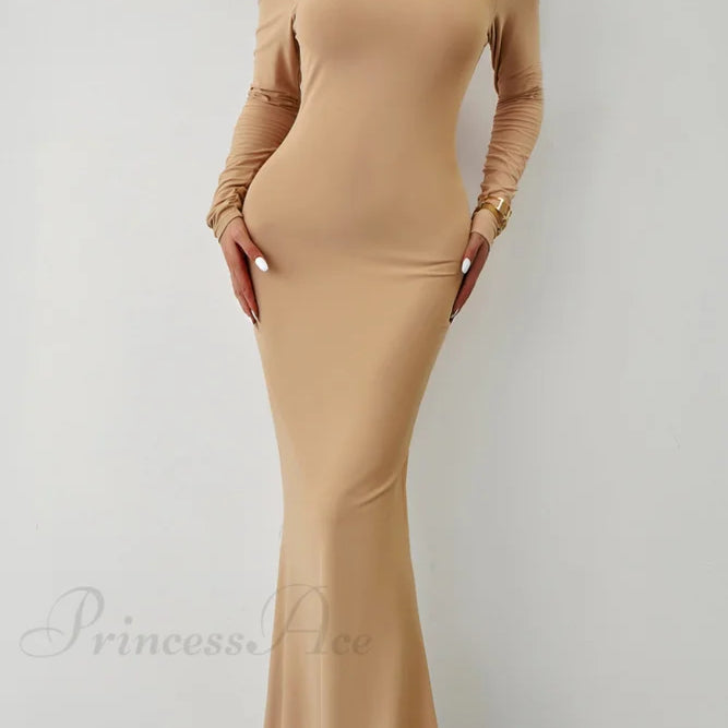 Abito a sirena con spalle scoperte