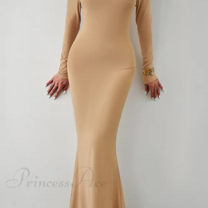 Abito a sirena con spalle scoperte