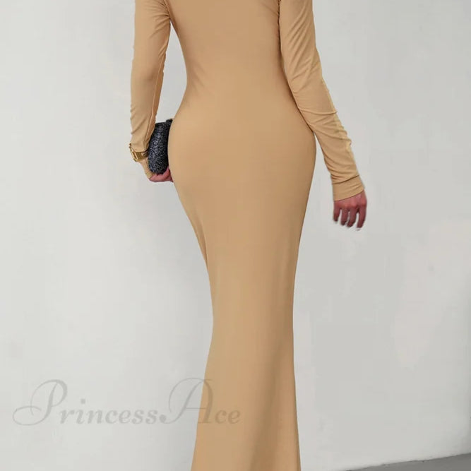 Abito a sirena con spalle scoperte