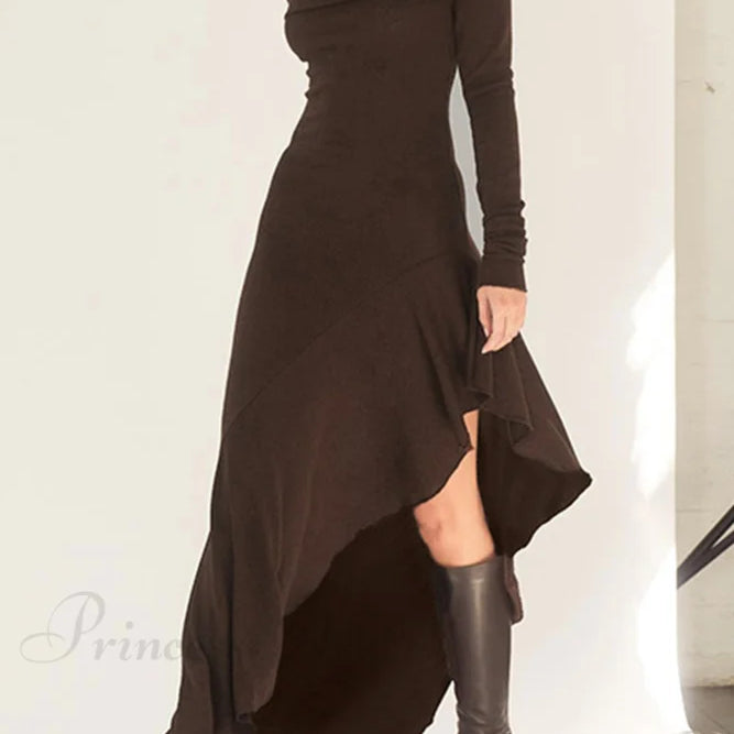 Abito in maglia con orlo a balze e spalle scoperte