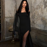 Abito lungo elegante aderente con spalle scoperte e lacci