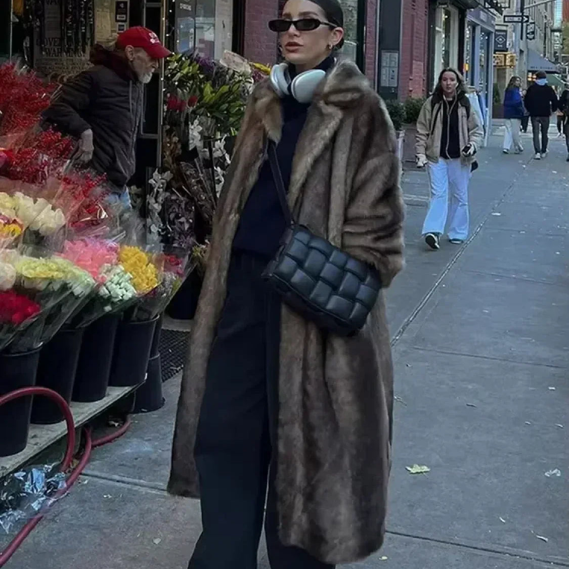 Cappotto oversize in lana nera con due bottoni