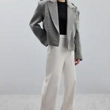 Blazer di lana con spalline e revers a lancia oversize