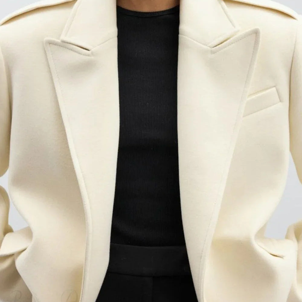 Blazer di lana con spalline e revers a lancia oversize