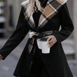 Cappotto in misto lana con cintura annodata in vita e motivo a blocchi di colore a quadri