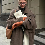 Cappotto casual con risvolto a quadri