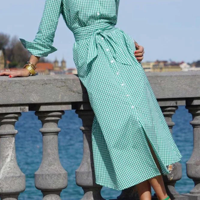 Abito scozzese con cintura in vita