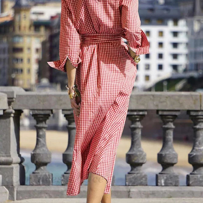 Abito scozzese con cintura in vita