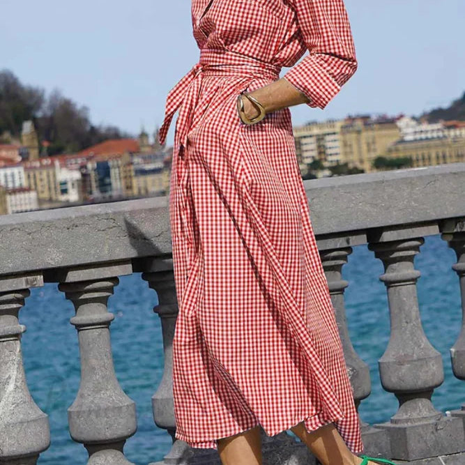 Abito scozzese con cintura in vita