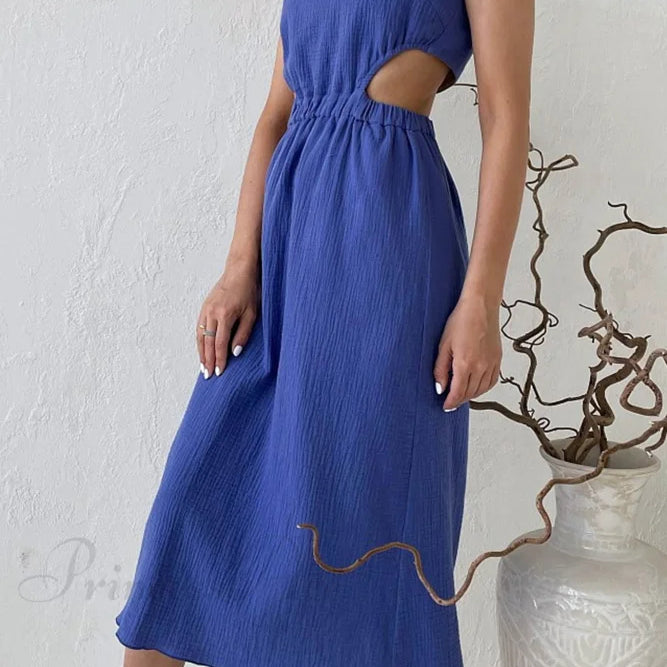 Abito canotta plissettato con chiusura monopetto e vita scoperta