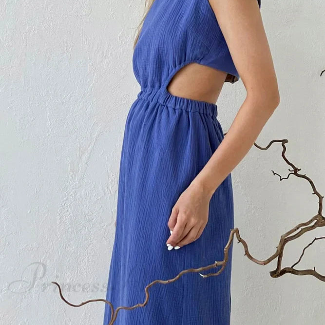 Abito canotta plissettato con chiusura monopetto e vita scoperta