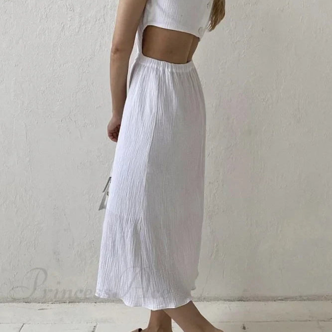 Abito canotta plissettato con chiusura monopetto e vita scoperta