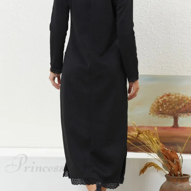 Abito con orlo in pizzo e tasche