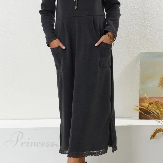 Abito con orlo in pizzo e tasche