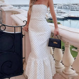 Abito lungo senza spalline con spalle scoperte e pois