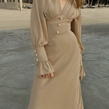 Abito lungo vintage aderente con scollo a V e maniche a sbuffo