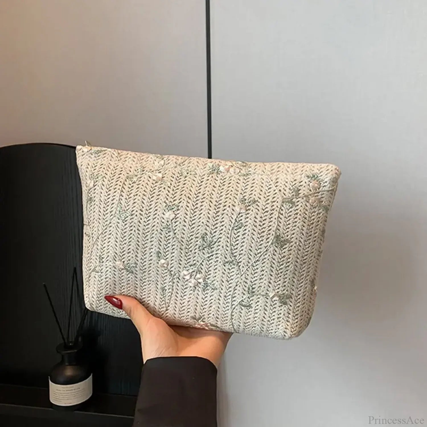 Pochette da polso in paglia di rattan