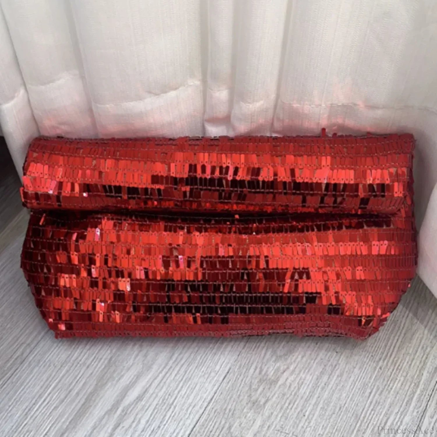 Pochette da polso in pelle con paillettes rosse