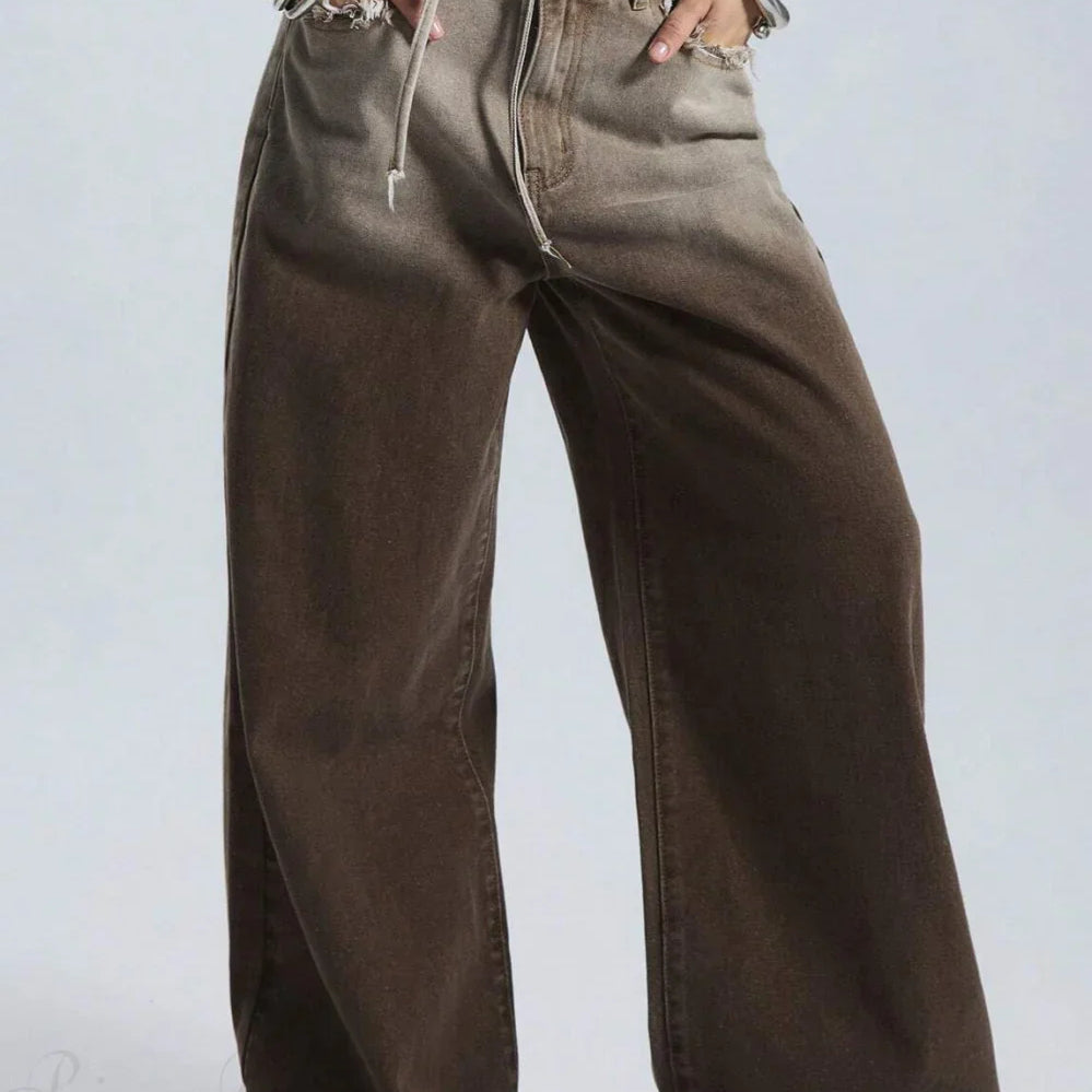 Jeans dritti e larghi con vita sfilacciata e effetto sfumato retrò