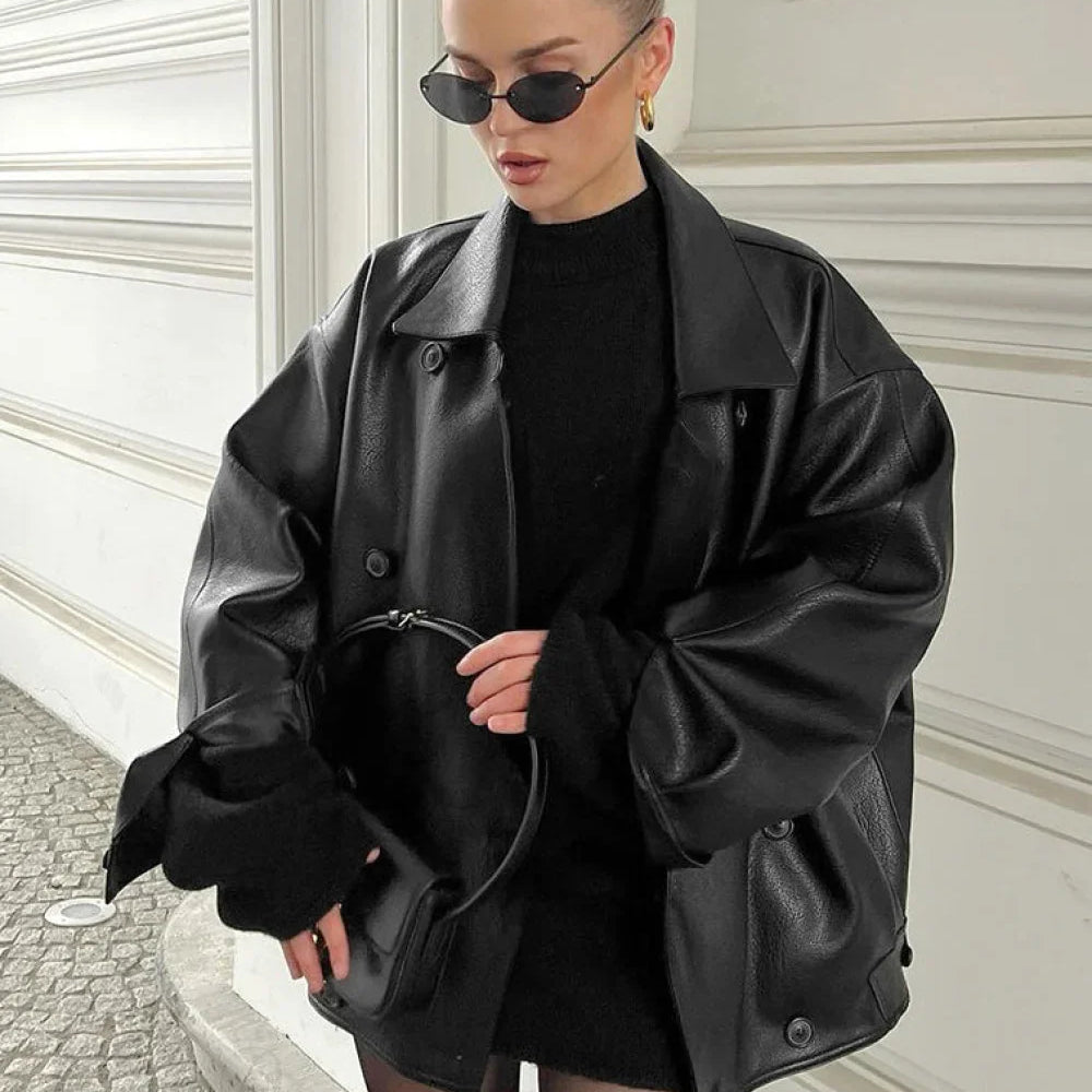 Cappotto elegante con colletto in pelle retrò