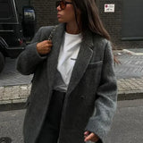 Soprabito retrò in lana con bottoni e risvolto