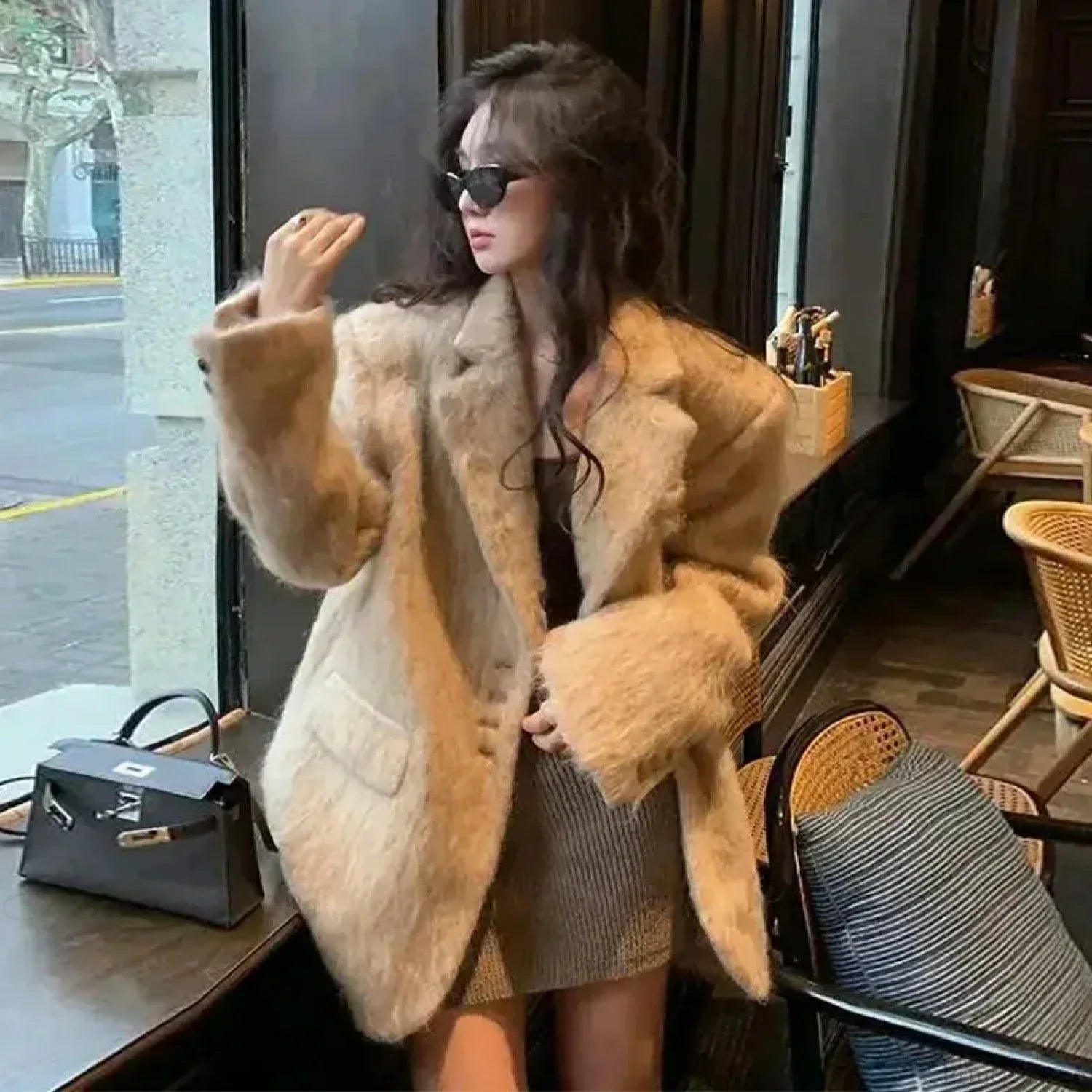 Soprabito retrò in lana con bottoni e risvolto