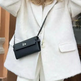 Soprabito retrò in lana con bottoni e risvolto