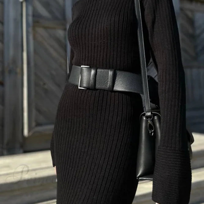 Abito in maglia a coste con spacchi laterali e contrasto