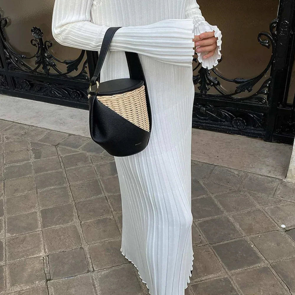 Abito in maglia a coste con cintura annodata in vita