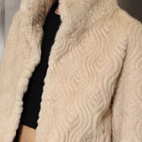 Cappotto in pelliccia sintetica spessa con collo alto a coste