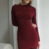 Mini abito casual aderente con vita arricciata