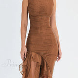 Abito midi sensuale irregolare senza maniche, arricciato e scollato, perfetto per l'estate