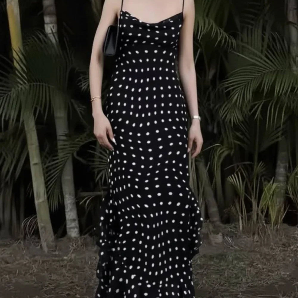 Abito lungo con spalline sottili e volant