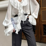 Blusa francese con scollo a V arricciato, maniche lunghe e cintura annodata