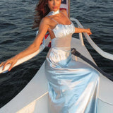 Abito lungo aderente con pannello in pizzo e canotta in raso