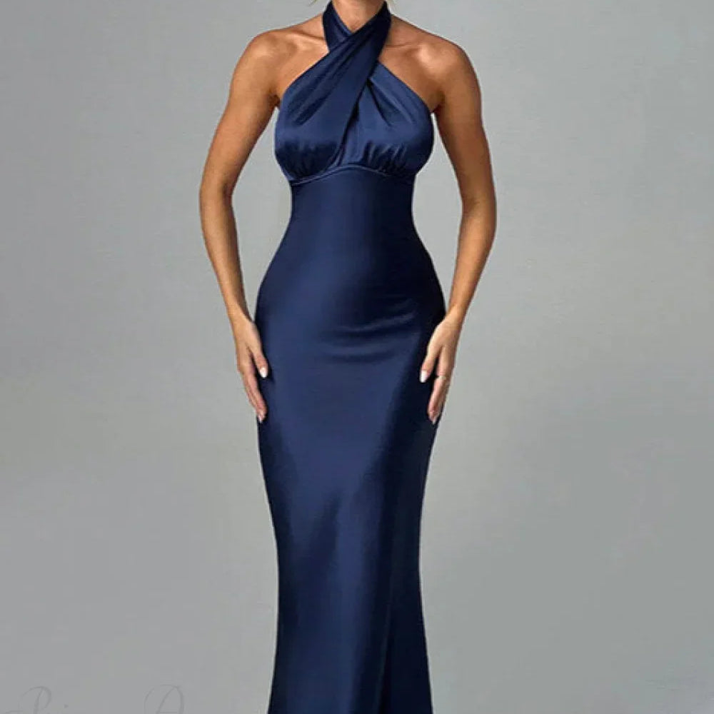 Abito da festa aderente in raso con scollo all'americana e vita alta