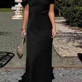 Abito lungo in raso con spalle scoperte e schiena scoperta