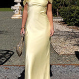 Abito lungo in raso con spalle scoperte e schiena scoperta