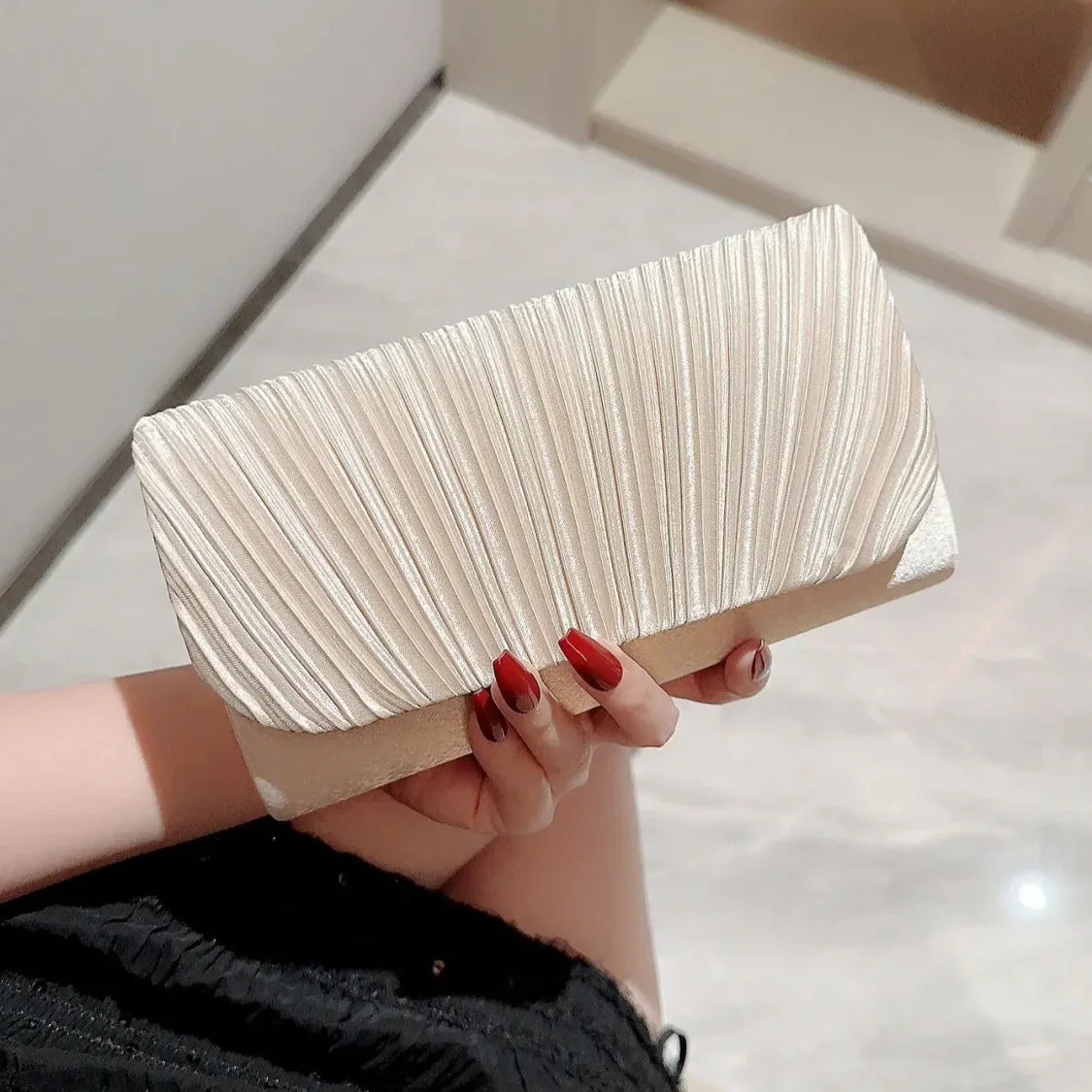 Pochette da sera in raso con strass plissettati per matrimonio