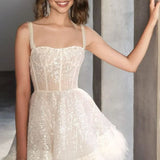 Abito da festa senza spalline con piume e paillettes