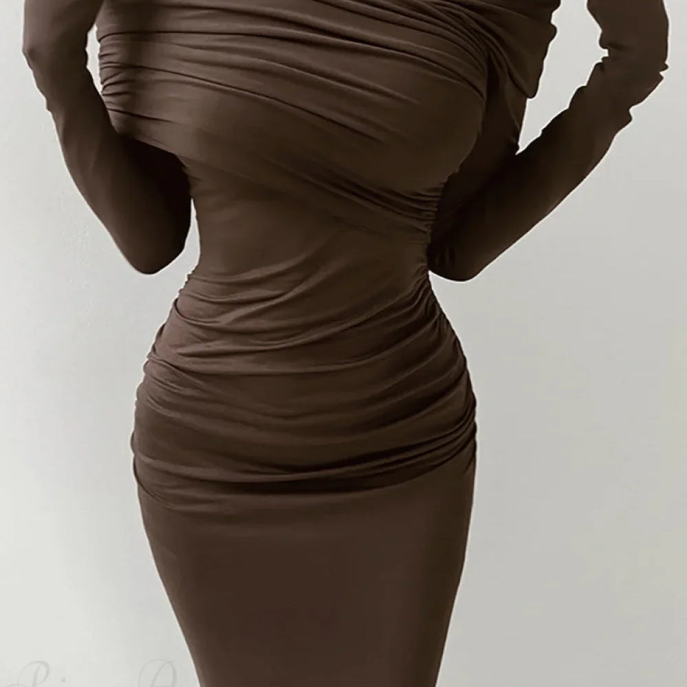 Abito lungo elegante con scollo a V e spalle scoperte